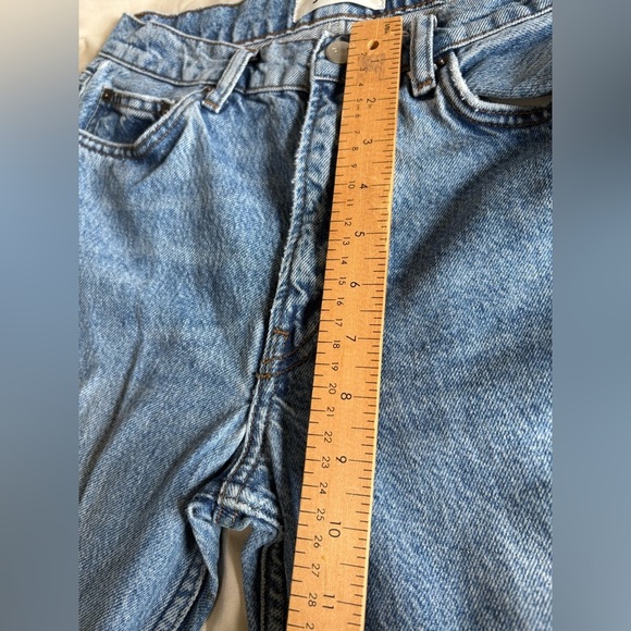 Reformation Shasta destroyed jeans cropped 25” mid wash size 26 - Picture 9 of 11